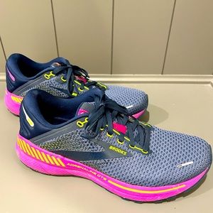 Brooks Adrenaline GTS 22 running shoe